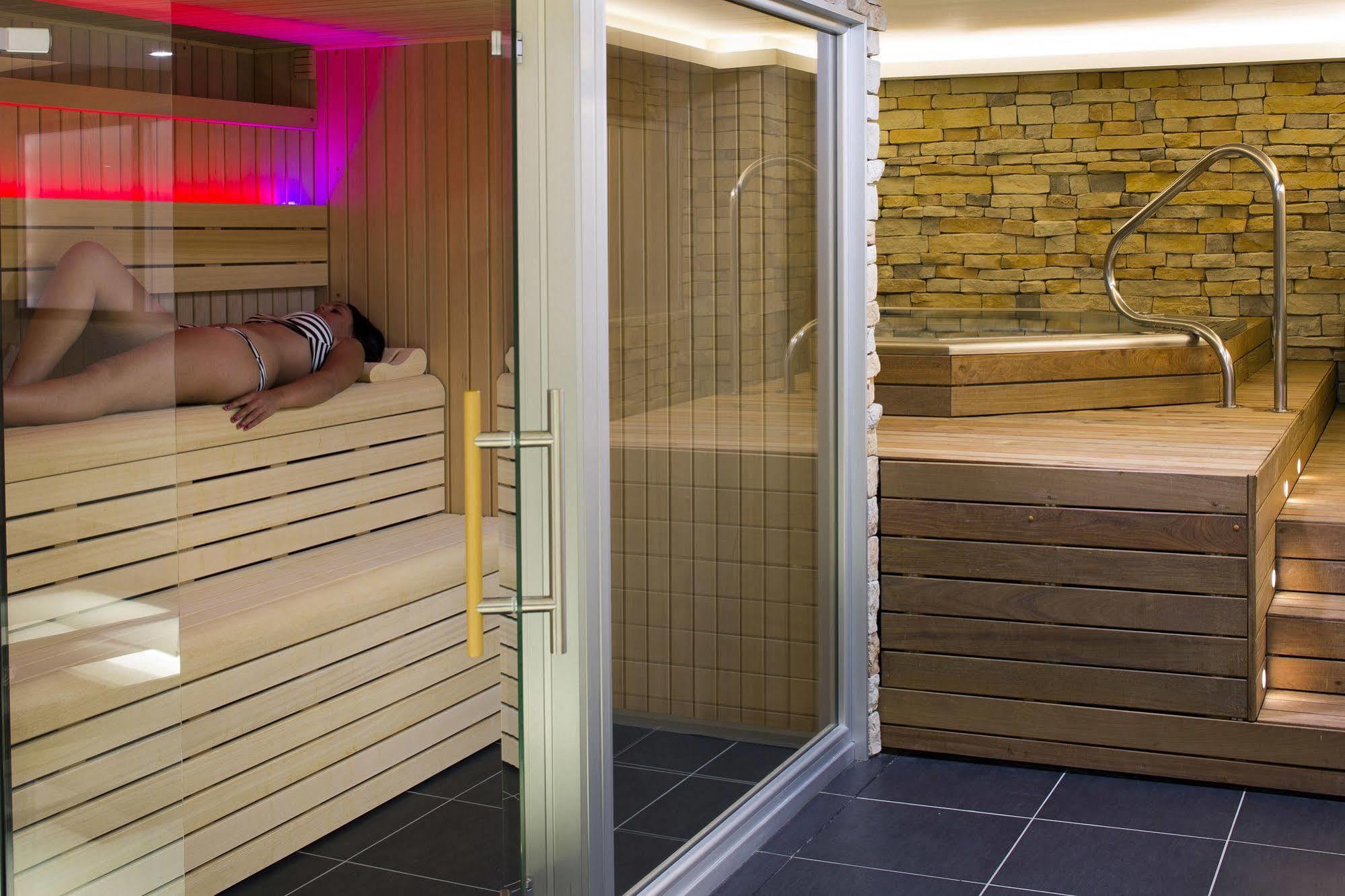 Hotel Du Commerce Spa Saint Gaudens Kültér fotó